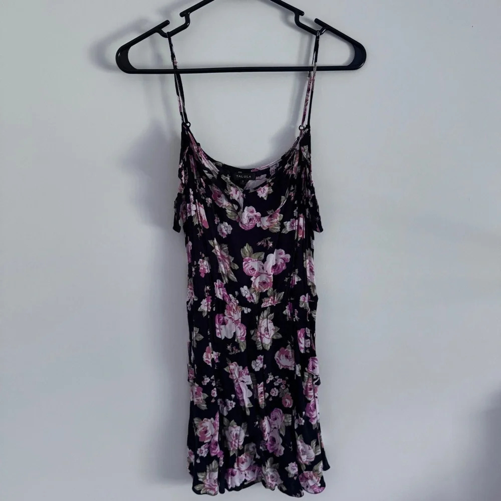 1 🌸 Talula Aritzia Dress